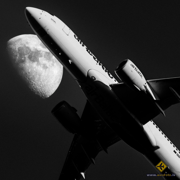 Airbus A220-300